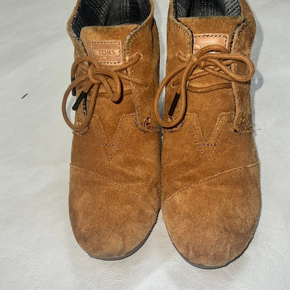 TOMS, Camel color suede wedge ankle boots #boho #preppy #vintage - Picture 3 of 6